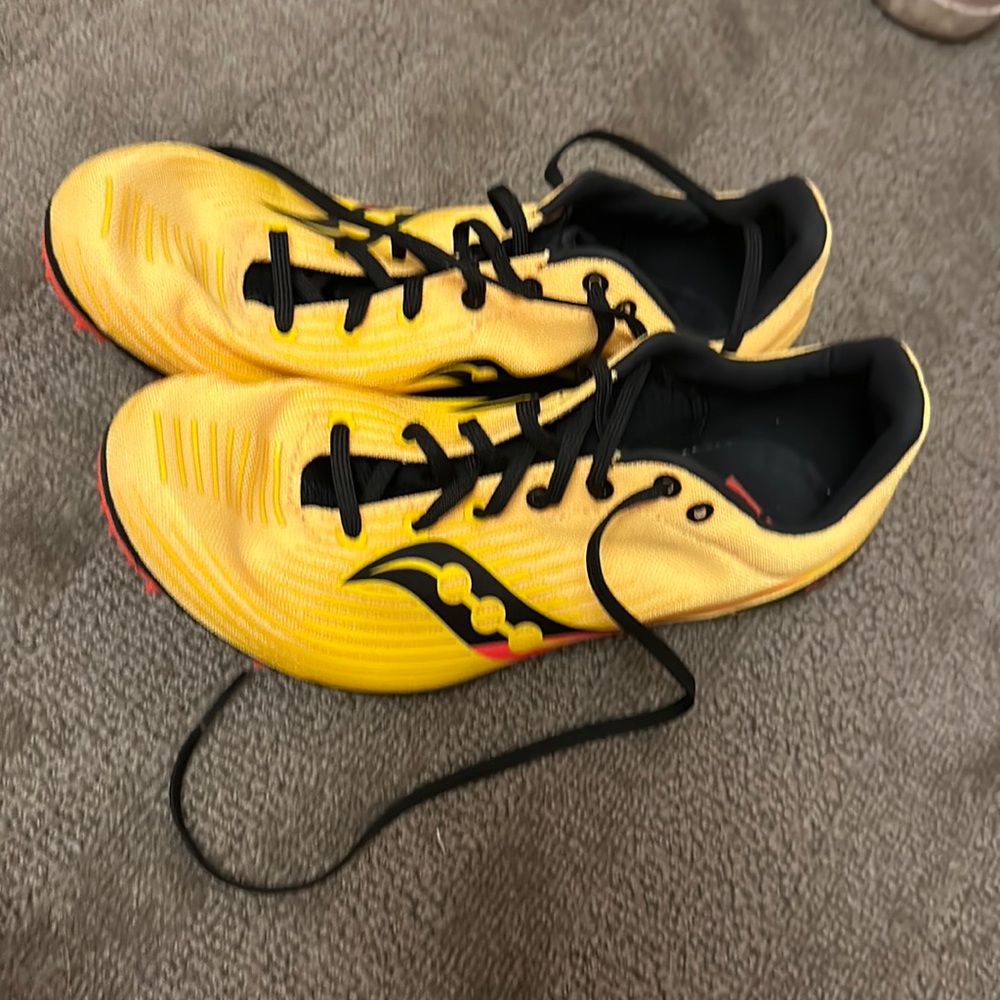 indoor track spikes (shoes)
